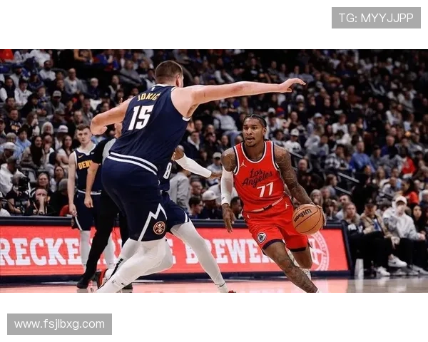 小卡强调进攻战术执行力与防守协作的重要性以提升球队整体表现 小卡强调进攻战术执行力与防守协作的重要性以提升球队整体表现